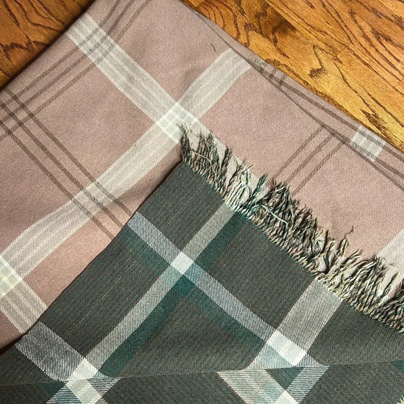 Vintage Cabin Reversible Green Plaid Camp Blanket With Fringe - Picture 3 of 9